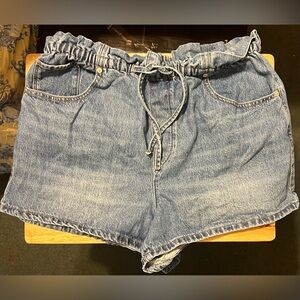 Blank NYC large pre-owned denim shorts pull on with pockets